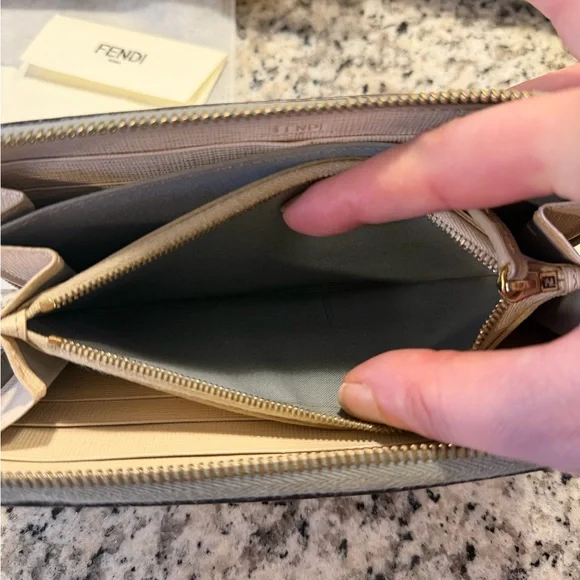🔥Authentic Fendi Pink & Gray Monster Wallet – Excellent Condition – Full Set🔥 - Picture 5 of 6